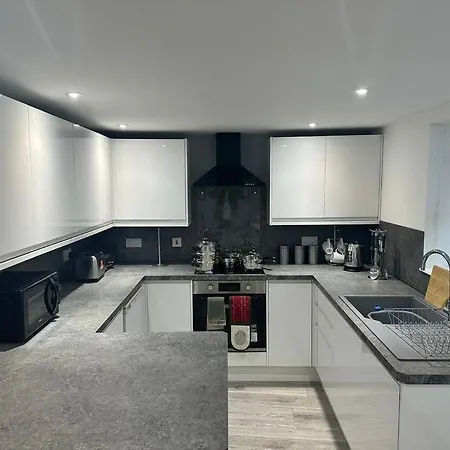 1 Bedroom Apartment - Abacus House - Huntingdon Town Centre - Contractor Friendly - Free Parking - Full Kitchen - Washer Dryer - Spacious - Ideal For Work Stays Exterior foto