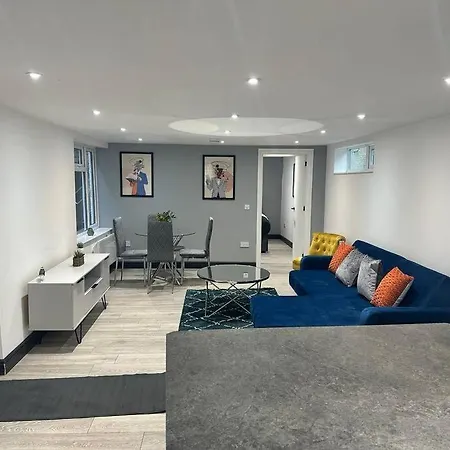 1 Bedroom Apartment - Abacus House - Huntingdon Town Centre - Contractor Friendly - Free Parking - Full Kitchen - Washer Dryer - Spacious - Ideal For Work Stays Exterior foto