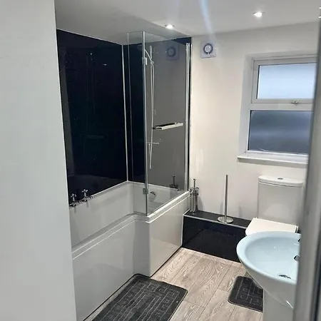 1 Bedroom Apartment - Abacus House - Huntingdon Town Centre - Contractor Friendly - Free Parking - Full Kitchen - Washer Dryer - Spacious - Ideal For Work Stays Exterior foto