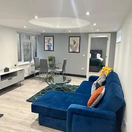 1 Bedroom Apartment - Abacus House - Huntingdon Town Centre - Contractor Friendly - Free Parking - Full Kitchen - Washer Dryer - Spacious - Ideal For Work Stays Exterior foto