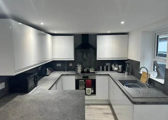 1 Bedroom Apartment - Abacus House - Huntingdon Town Centre - Contractor Friendly - Free Parking - Full Kitchen - Washer Dryer - Spacious - Ideal For Work Stays