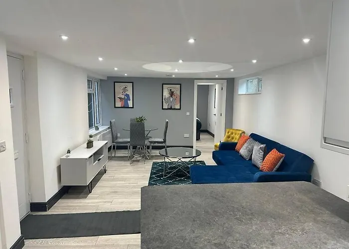 1 Bedroom Apartment - Abacus House - Huntingdon Town Centre - Contractor Friendly - Free Parking - Full Kitchen - Washer Dryer - Spacious - Ideal For Work Stays