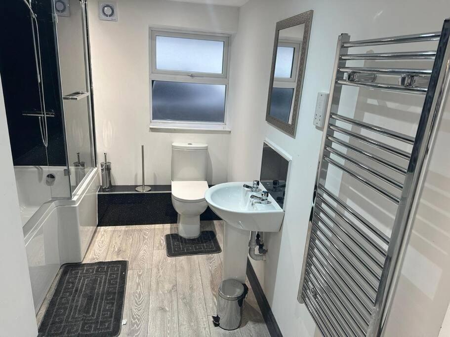 1 Bedroom - Abacus House - Town Centre - Contractor Friendly - Free Parking - Full Kitchen - Washer Dryer - Spacious - Ideal For Work *