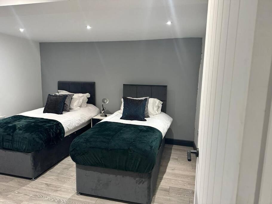 1 Bedroom - Abacus House - Town Centre - Contractor Friendly - Free Parking - Full Kitchen - Washer Dryer - Spacious - Ideal For Work Apartment Huntingdon